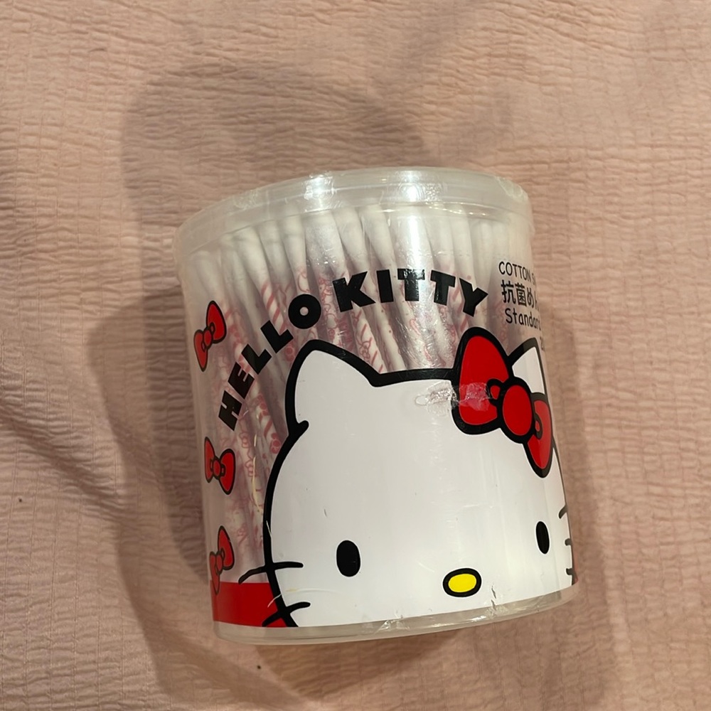 Hello kitty q-tips